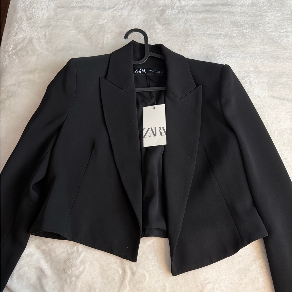 Zara Women's cropped Black Blazer Jacket